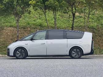 LiXiang Mega 102.7 kWh Electro AT 4WD