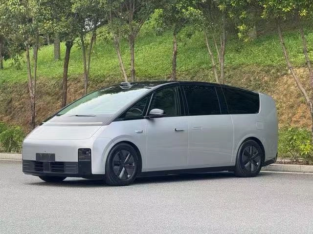 LiXiang Mega 102.7 kWh Electro AT 4WD
