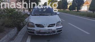 Nissan Almera Tino 1.8 MT