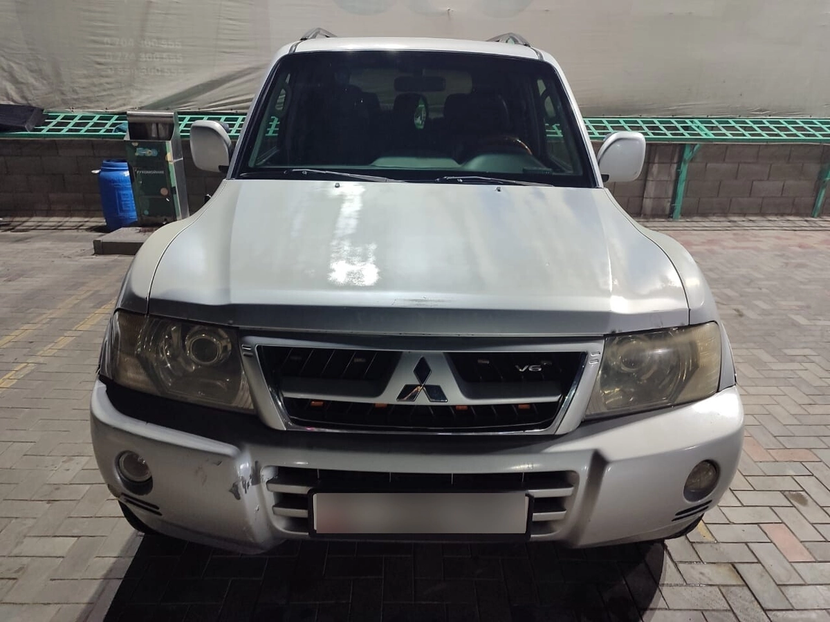 Открыть фото Mitsubishi Montero III 3.8 AT 4WD