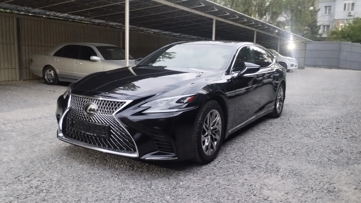 Открыть фото Lexus LS V 500 3.4 AT 4WD