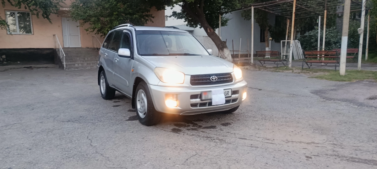Toyota RAV4 II (XA20) 1.8 MT