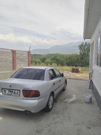 Mitsubishi Carisma 1.6 MT
