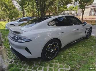 Xiaomi SU7 Electro AT 4WD
