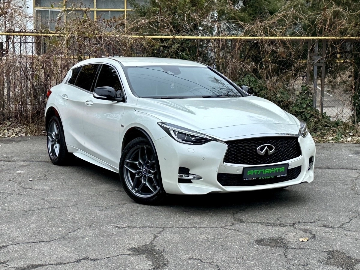 Infiniti Q30 2.0 AMT