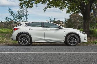 Infiniti Q30 2.0 AMT