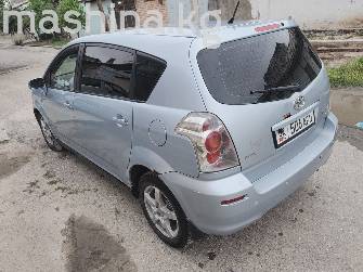 Toyota Corolla Verso I Рестайлинг 1.8 MT