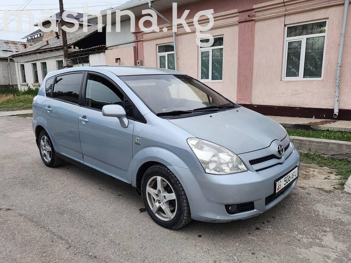 Toyota Corolla Verso I Рестайлинг 1.8 MT