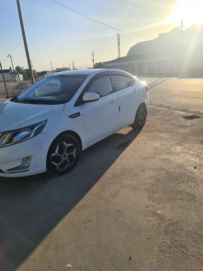 Открыть фото Kia Rio III 6-speed 1.6 MT