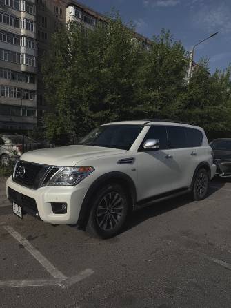 Nissan Armada II 5.6 AT 4WD