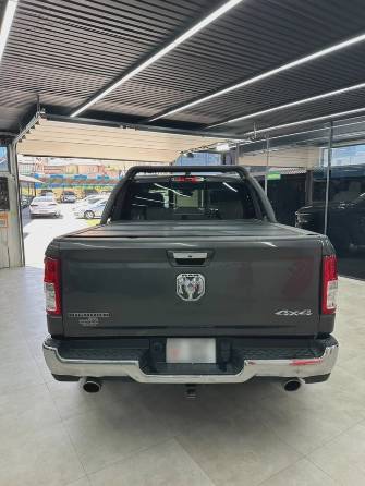Dodge RAM RAM 1500 V Quad Cab 5.7 AT 4WD