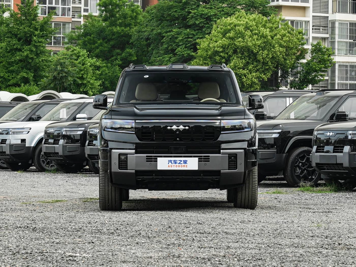 Открыть фото BYD FangChengBao Leopard 8 2.0hyb AT 4WD