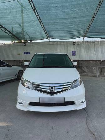 Honda Elysion I Рестайлинг 2.4 AT