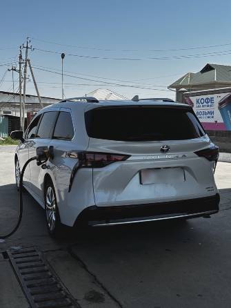 Toyota Sienna IV 2.5hyb AT