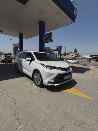 Toyota Sienna IV 2.5hyb AT