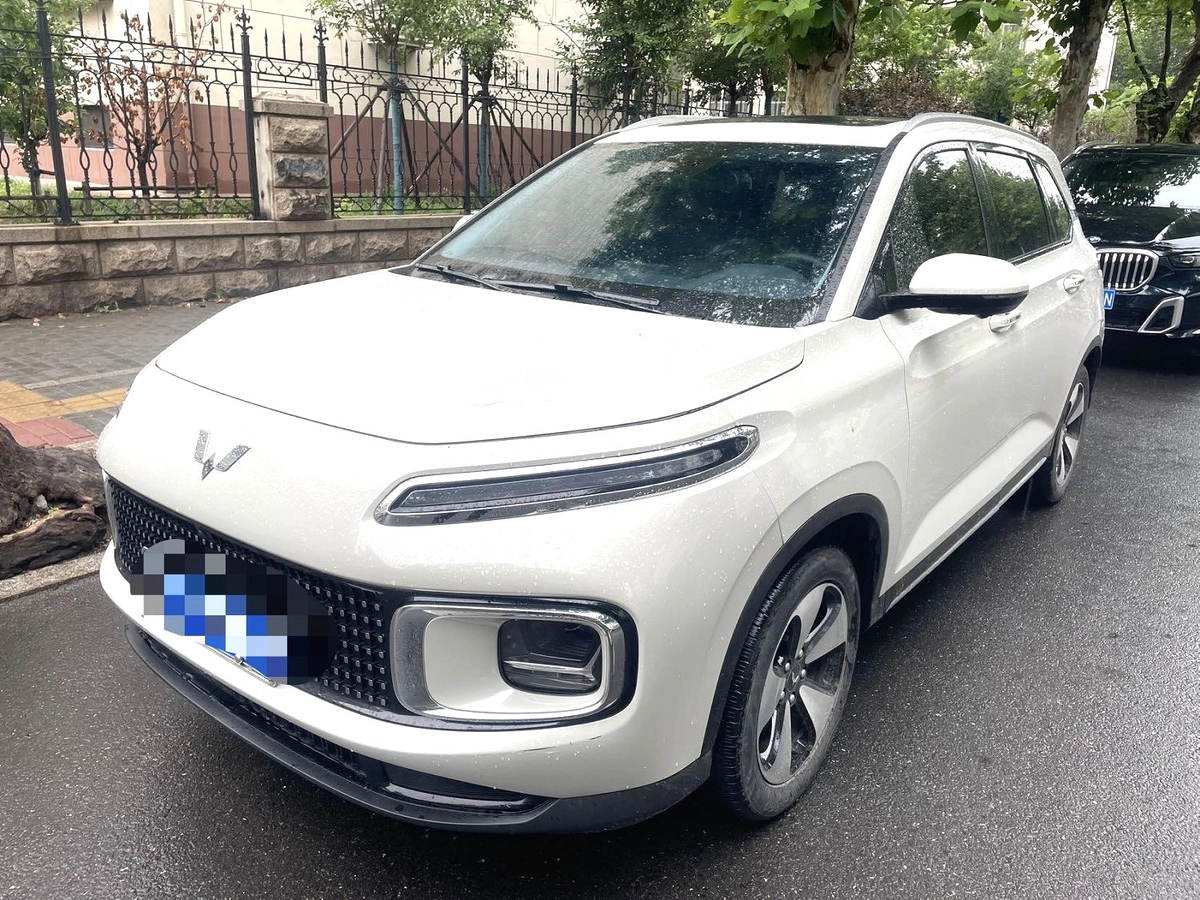 Открыть фото Wuling XingYun 2.0hyb AMT