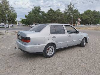 Volkswagen Vento 1.8 MT