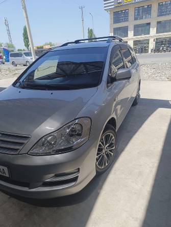 Toyota Avensis Verso 2.0 MT
