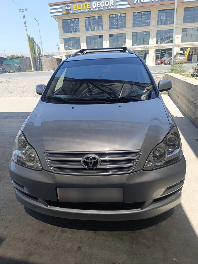 Toyota Avensis Verso 2.0 MT