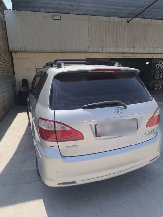 Toyota Avensis Verso 2.0 MT