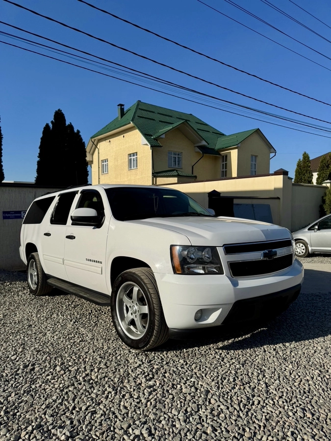Открыть фото Chevrolet Suburban X 5.3 AT 4WD