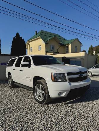 Chevrolet Suburban X 5.3 AT 4WD