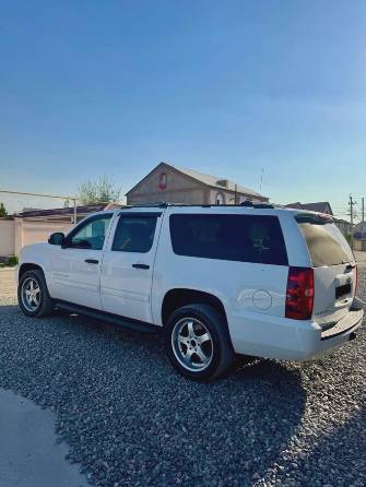 Chevrolet Suburban X 5.3 AT 4WD