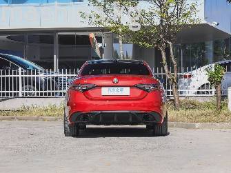 Alfa Romeo Giulia II 2.0 AT