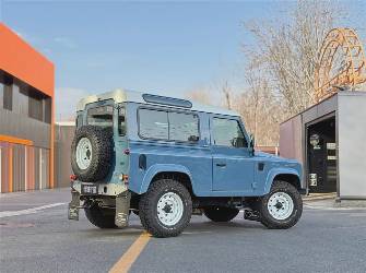 Land Rover Defender I 90 2.4d AT 4WD
