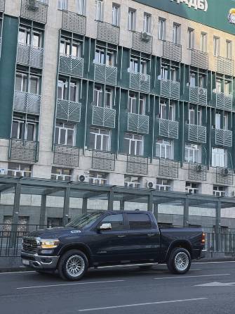 Dodge RAM RAM 1500 V Quad Cab 5.7 AT 4WD