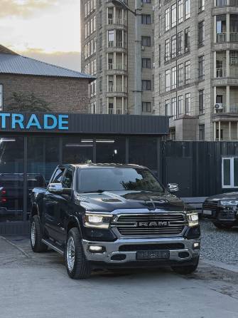 Dodge RAM RAM 1500 V Quad Cab 5.7 AT 4WD