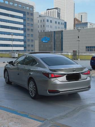 Lexus ES VII Рестайлинг 300h 2.5hyb CVT