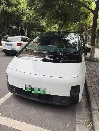 LiXiang Mega 102.7 kWh Electro AT 4WD