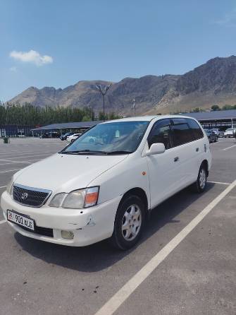 Toyota Gaia 2.0 AT