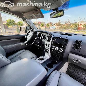 Toyota Sequoia II 5.7 AT 4WD