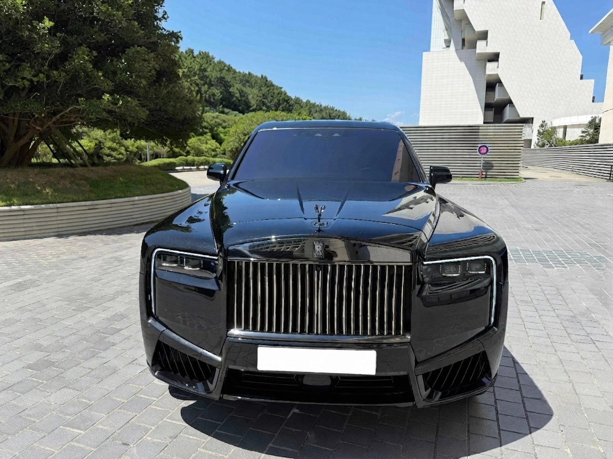 Открыть фото Rolls-Royce Cullinan I 6.7 AT AWD