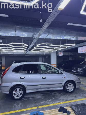 Nissan Almera Tino 1.8 MT