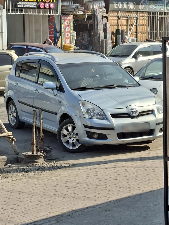Toyota Corolla Verso I Рестайлинг 2 1.8 MT