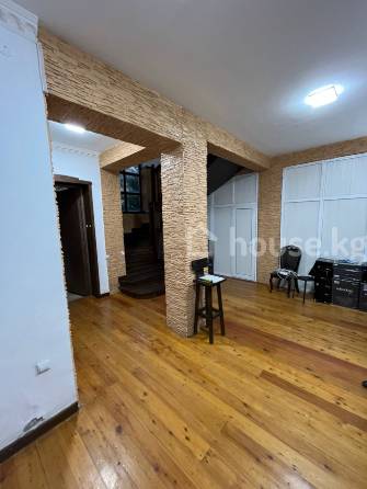 Дом, 6 и более комнат, 245 м2