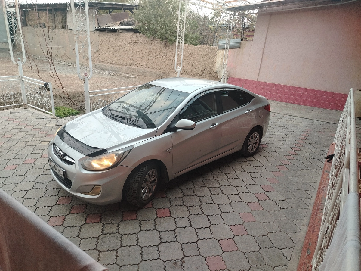 Открыть фото Hyundai Solaris I 1.6 AT