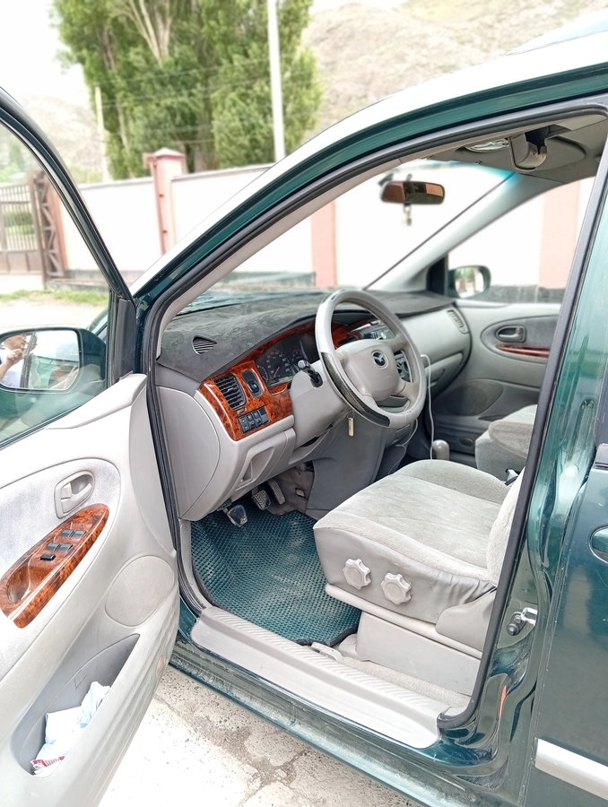Mazda MPV II (LW) 2.0 MT