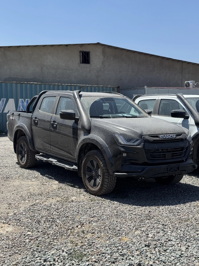 Открыть фото Isuzu D-Max III 1.9 AT 4WD