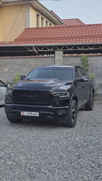 Dodge RAM RAM 1500 V Quad Cab 5.7 AT 4WD