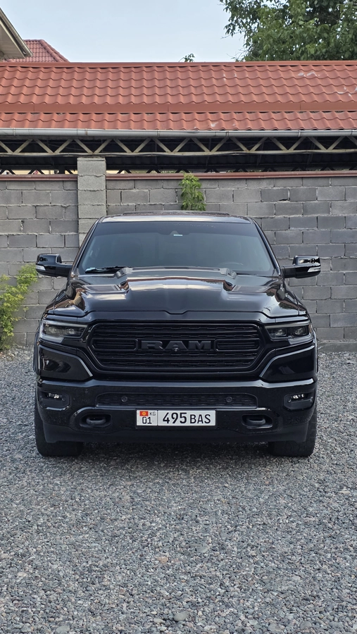 Dodge RAM RAM 1500 V Quad Cab 5.7 AT 4WD