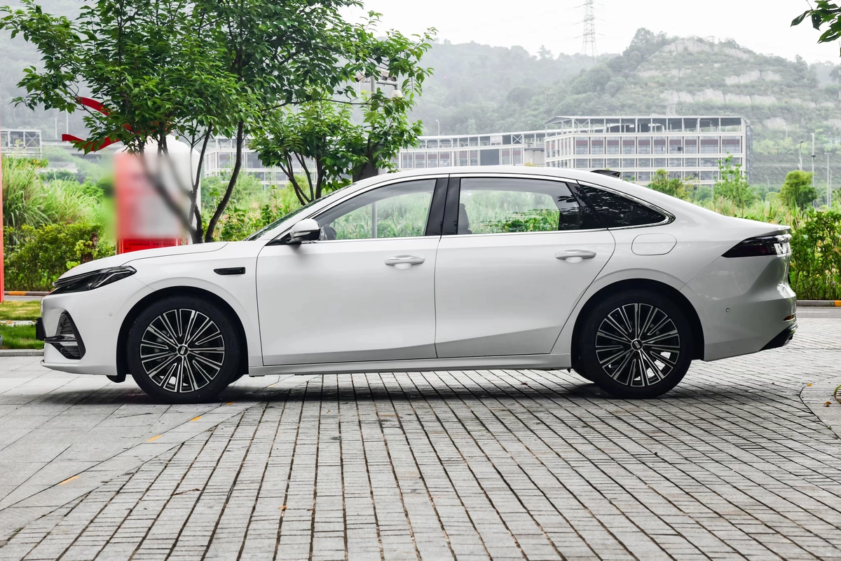 Geely Galaxy A7 1.5hyb AT