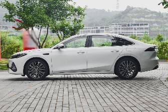 Geely Galaxy A7 1.5hyb AT
