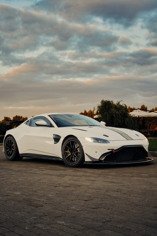 Aston Martin V8 Vantage IV 4.0 AT