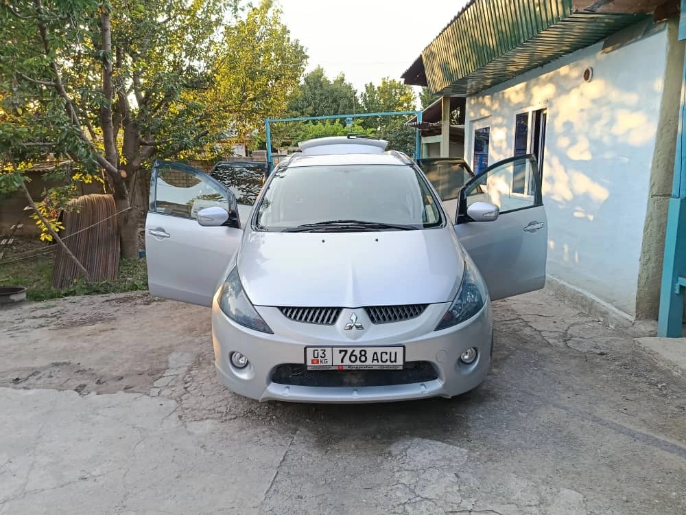 Открыть фото Mitsubishi Grandis 2.4 MT