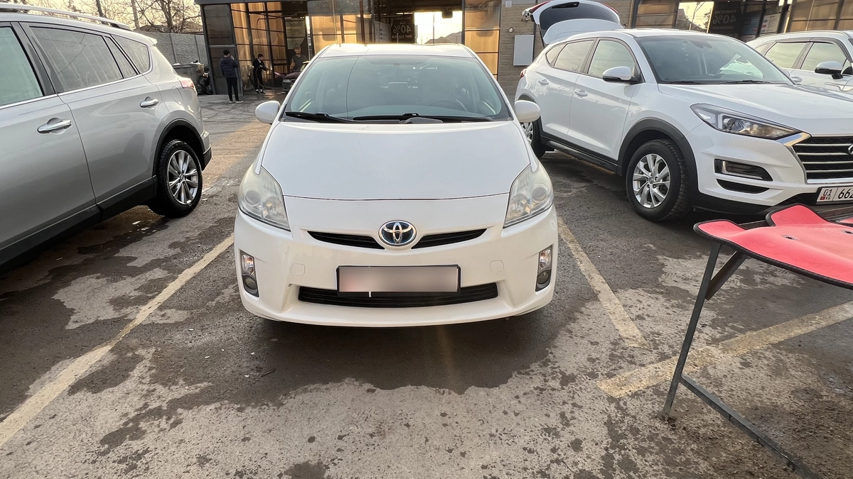 Toyota Prius III (XW30) 1.8hyb AT