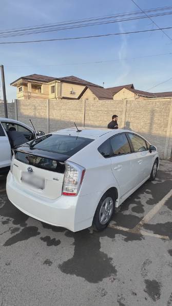 Toyota Prius III (XW30) 1.8hyb AT